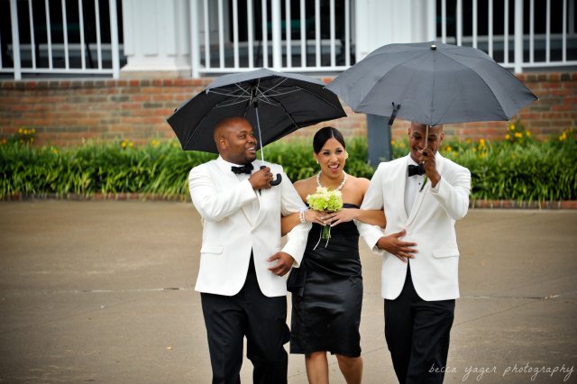 gaylord springs, bridesmaid, groomsmen, umbrella, walk down the aisle